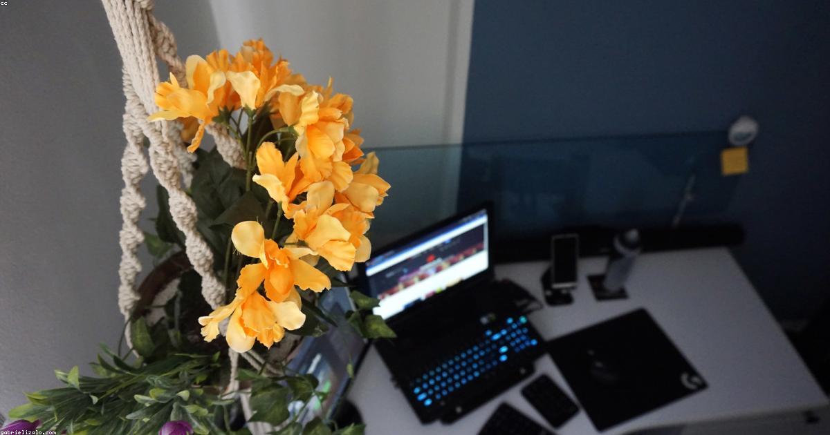 Best Home Office Desks Under $300 2026