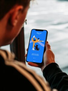 Best workout app displayed on a smartphone during a home training session in 2026