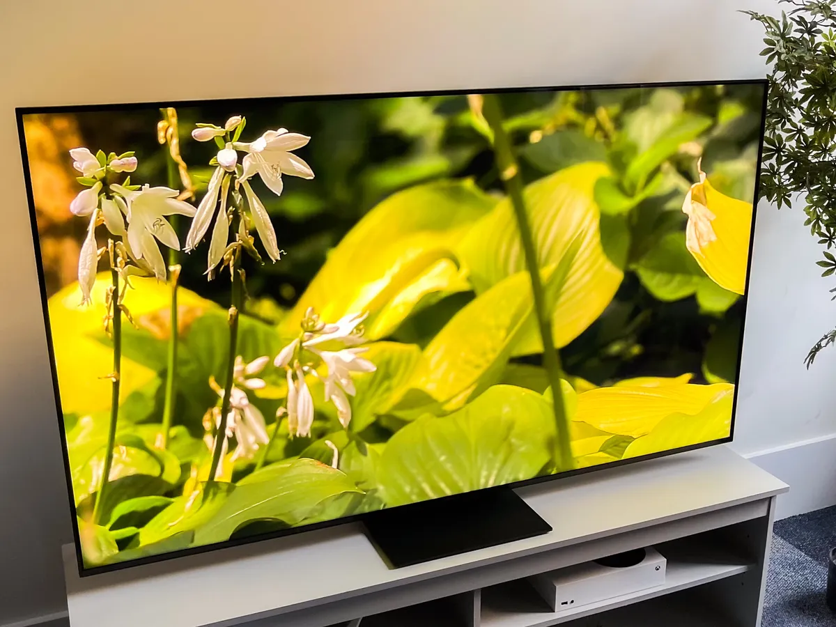 TCL QM8 — product image